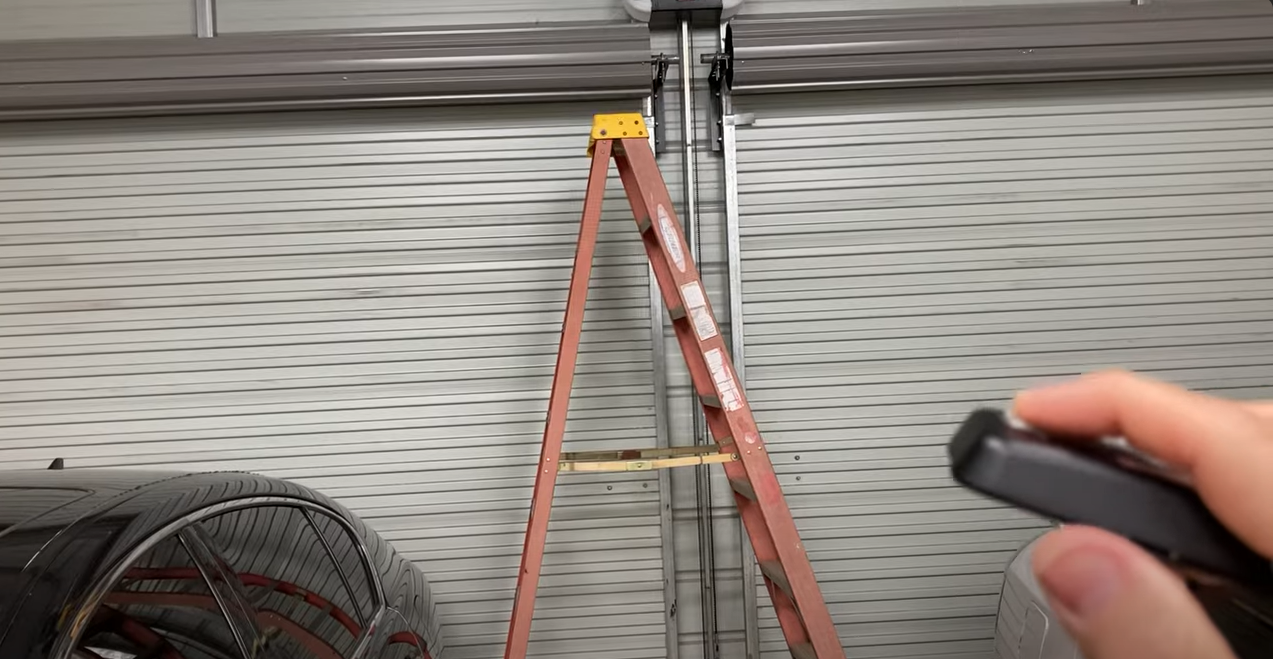 Expert garage door repair services in Myakka City, Florida - ensuring reliable and efficient solutions for all your garage door needs.